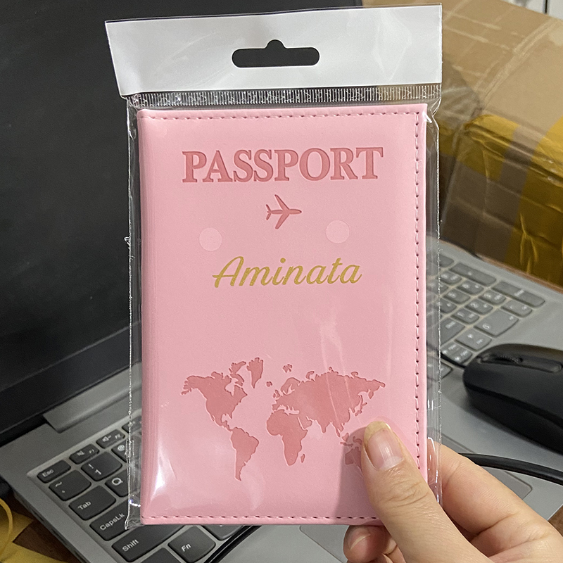 اسم مخصص باللون الذهبي على غطا - مراجعة Travel Accessories Wallet وسعره
